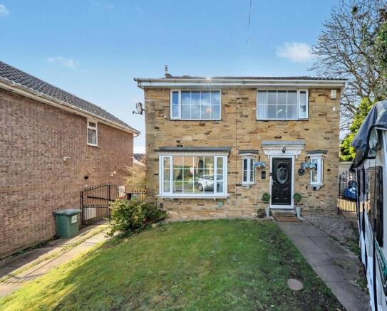 4 bed property, in Abbeydale Oval, £365,000