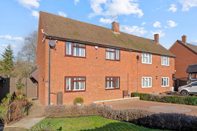 3 bed property, in Hansells Mead, £525,000