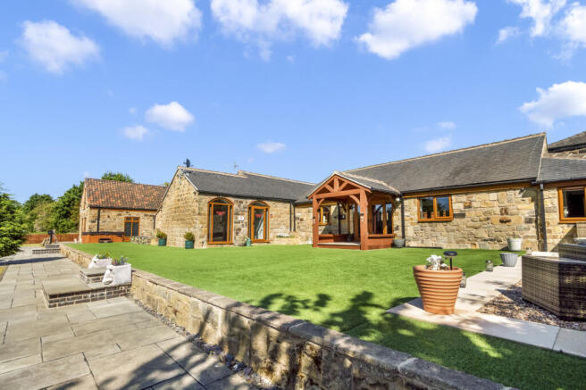 4 bed property, in Hooton Roberts, £1,250,000
