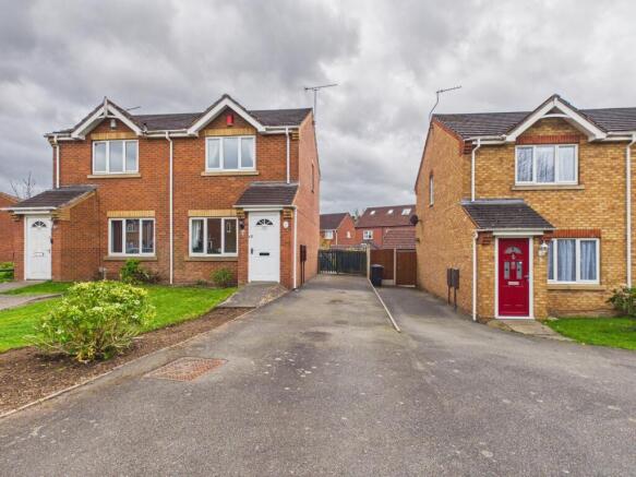 2 bed property, in Lomond Way, £190,000