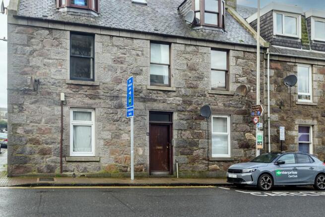 2 bed property, in Rose Street, £65,000