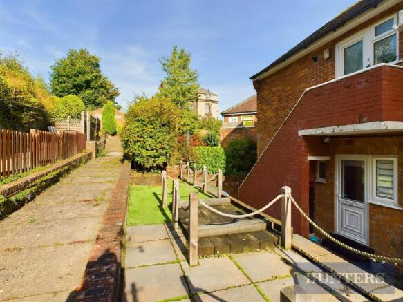 2 bed property, in Westwood Gardens, £115,000