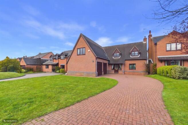 4 bed property, in Stubby Lane, £500,000