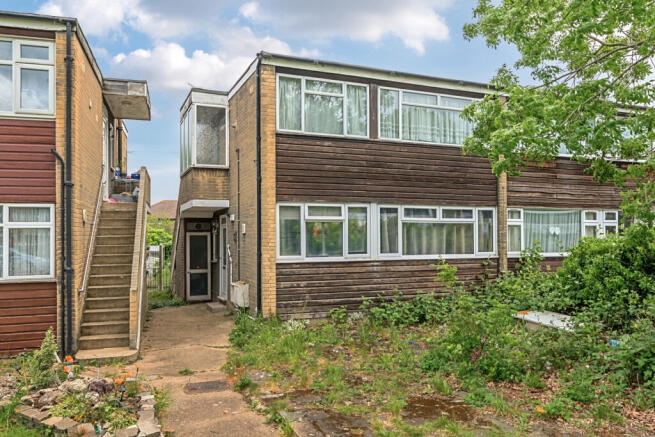 2 bed property, in Baring Road, £325,000