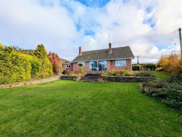 3 bed property, in Bush Bank, £385,000