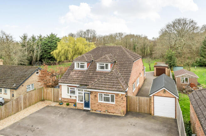 5 bed property, in Springles Lane, £899,995
