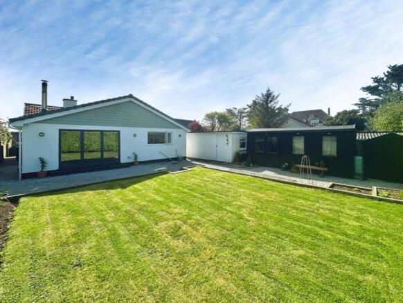 3 bed property, in Mullion, £485,000