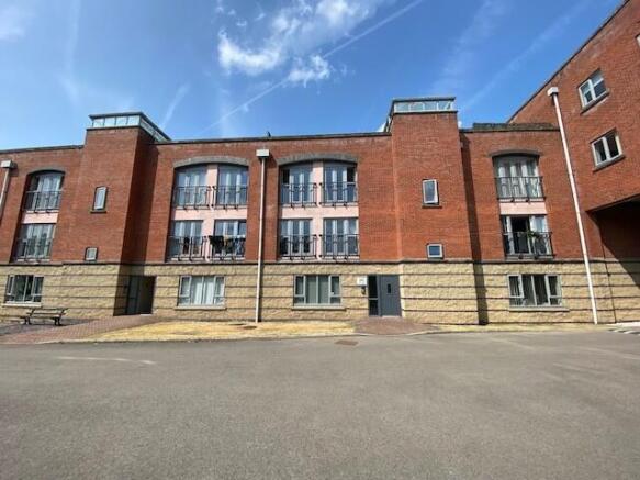 2 bed property, in Apartment 15, £95,000