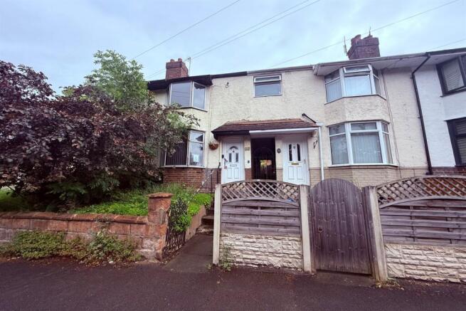 2 bed property, in Russell Road, £105,000