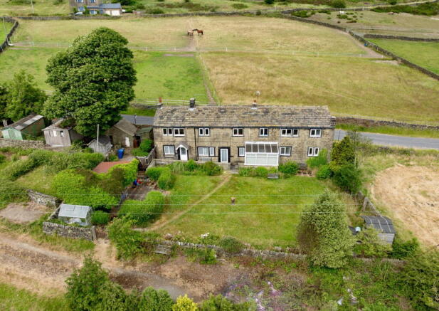 5 bed property, in Royd Green, £650,000