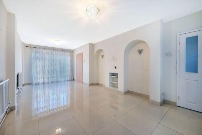 3 bed property, in Bowness Crescent, £700,000