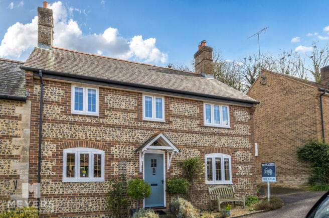 2 bed property, in Manor Lane, £480,000