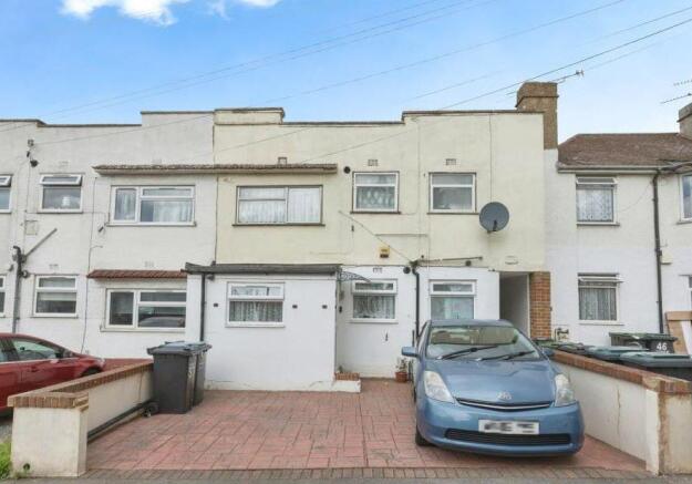 2 bed property, in 52 St. Marks Avenue, £80,000