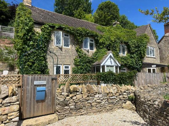 4 bed property, in France Lynch, £699,950