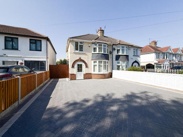 3 bed property, in Wordsworth Avenue, £280,000