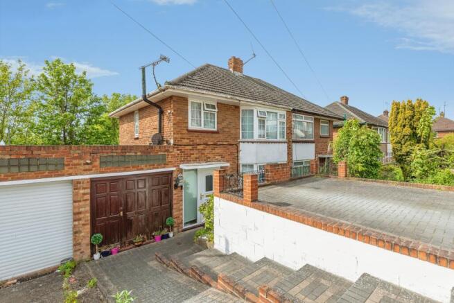 4 bed property, in Poplar Road, £365,000