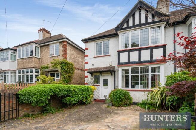 3 bed property, in Harvard Road, £799,950