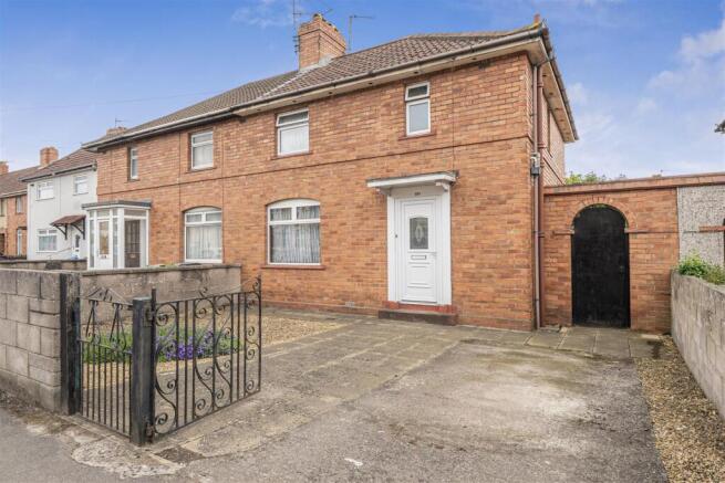 3 bed property, in St. Johns Lane, £340,000