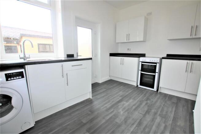 2 bed property, in Pendle Street West, £185,000
