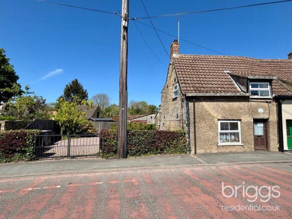 2 bed property, in Church Street, £170,000