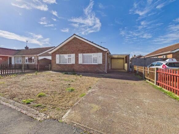2 bed property, in Revell Road, £200,000