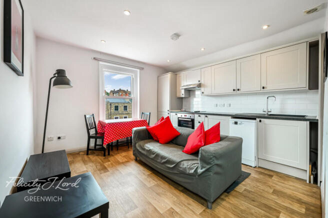 2 bed property, in Greenwich South Street, £425,000