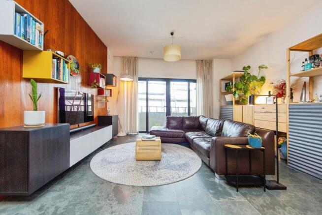 2 bed property, in Cheapside, £220,000
