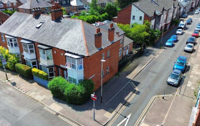 5 bed property, in Landseer Road, £375,000