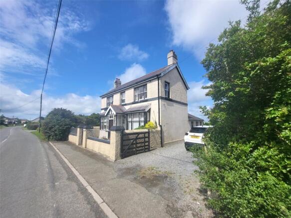 3 bed property, in Portfield Gate, £240,000