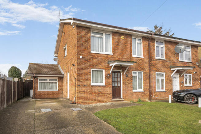 3 bed property, in Fairways, £649,500
