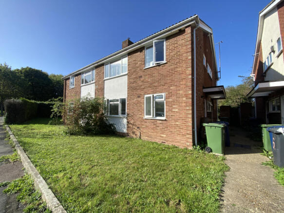 2 bed property, in Chatsworth Avenue, £250,000