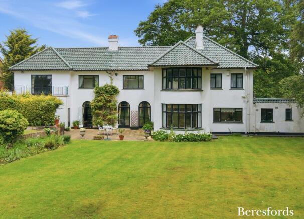 4 bed property, in Thorndon Approach, £2,000,000