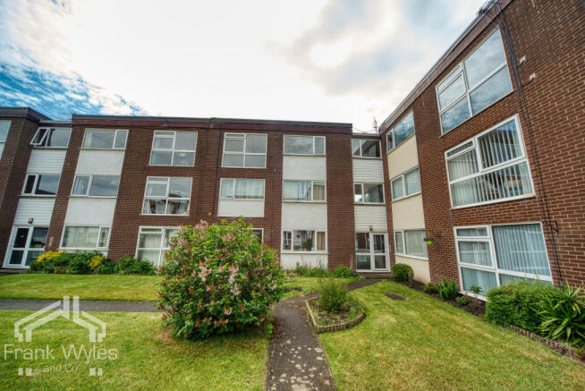 2 bed property, in St Leonards Court, £89,950