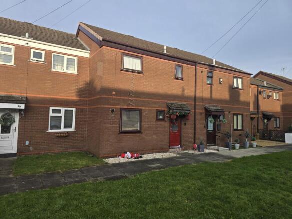3 bed property, in 31 Marchbank Road, £30,000