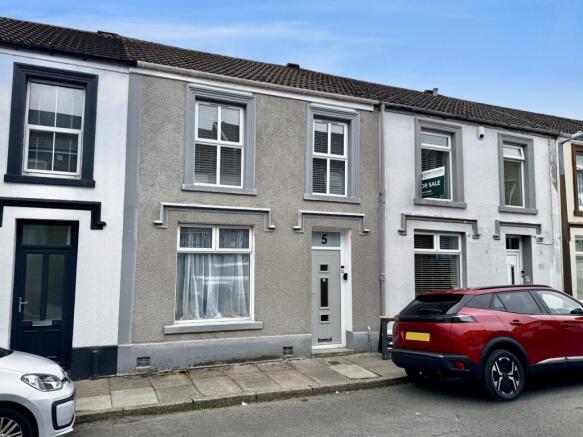 3 bed property, in Tudor Street, £150,000