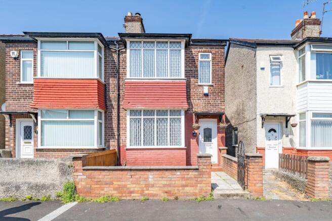2 bed property, in Danescourt Road, £140,000