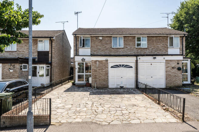 3 bed property, in Douglas Avenue, £515,000