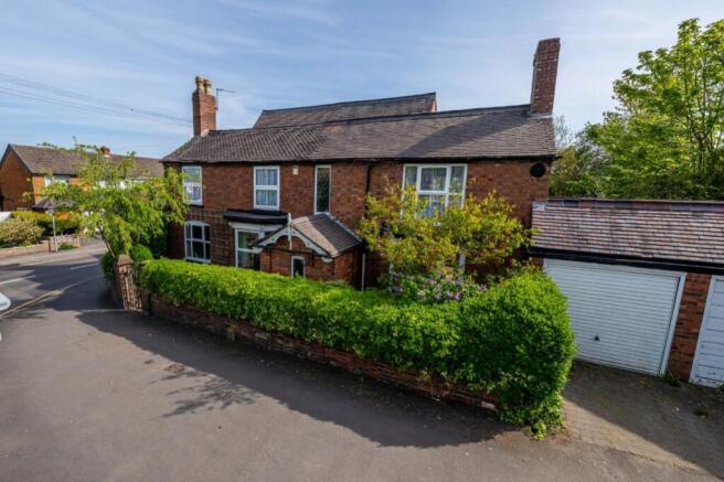 4 bed property, in Brownshore Lane Essington, £475,000