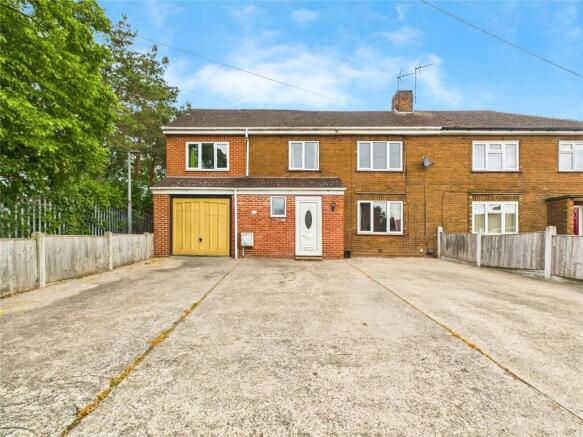 5 bed property, in Daltons Close, £260,000