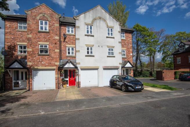 4 bed property, in Wharton Hall, £180,000