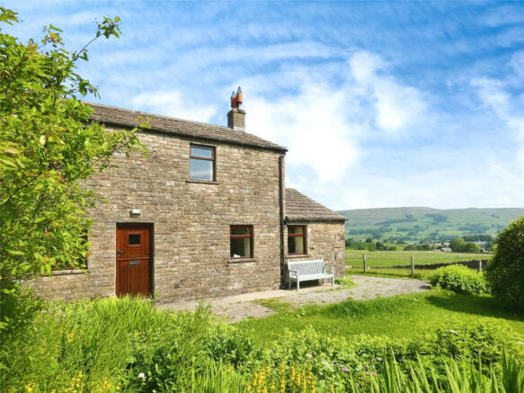 2 bed property, in Faw Head Barn, £325,000