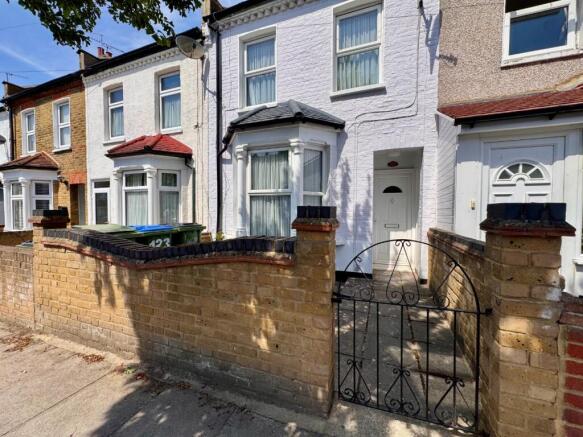 2 bed property, in Kirkham Street, £425,000