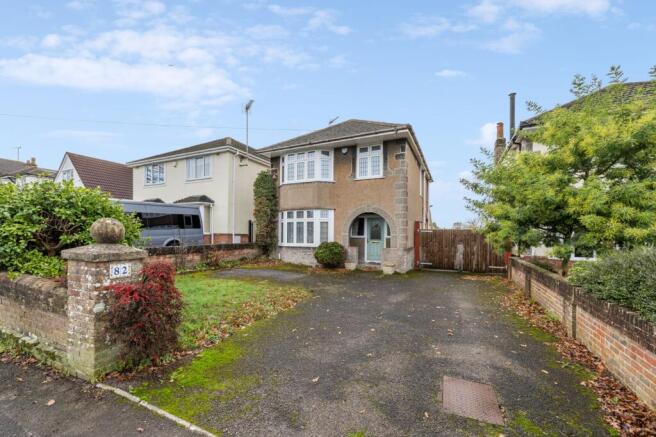 3 bed property, in Dorchester Road, £440,000