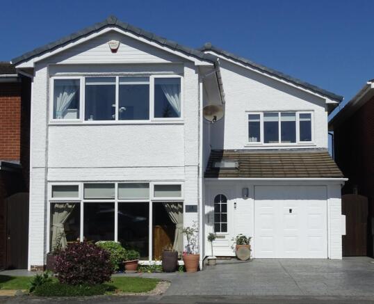 4 bed property, in 14 Grove Park Burbage, £550,000