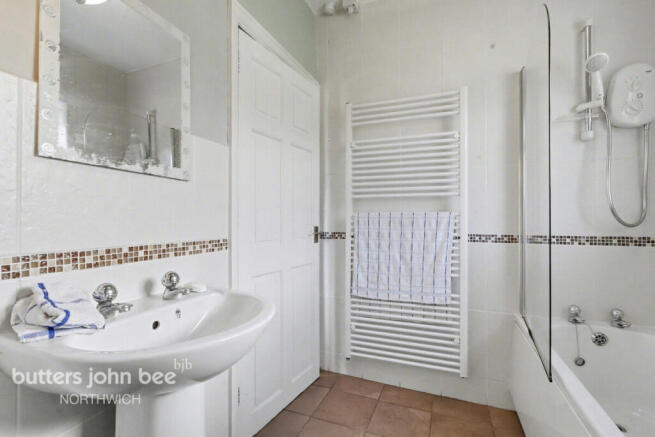 2 bed property, in School Road, £220,000