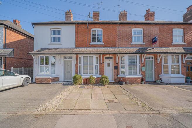 2 bed property, in Poplar Road, £395,000