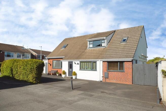 4 bed property, in Alderford Close, £450,000