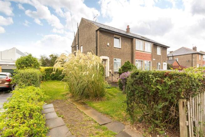 2 bed property, in Pilton Avenue, £125,000