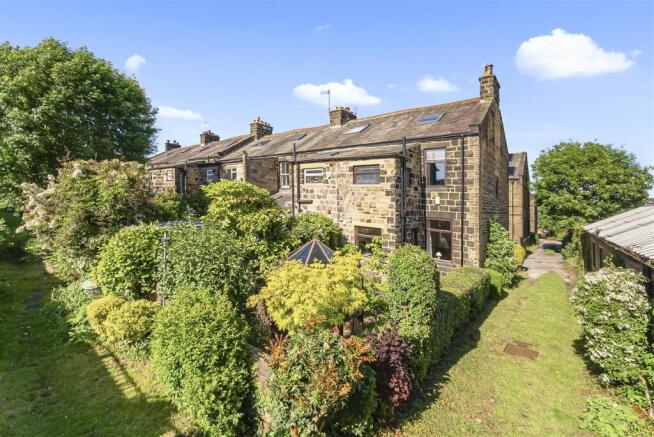 3 bed property, in Queens Place, £275,000