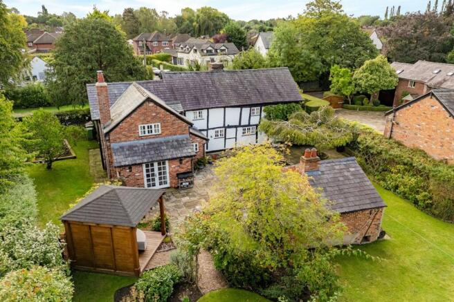 4 bed property, in Trouthall Lane, £950,000